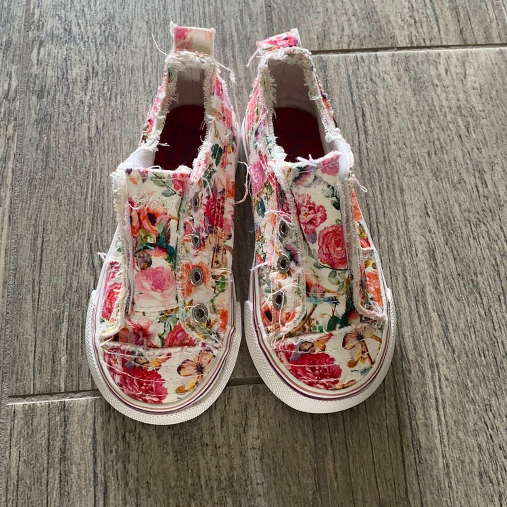 NWOT girls flower shoes